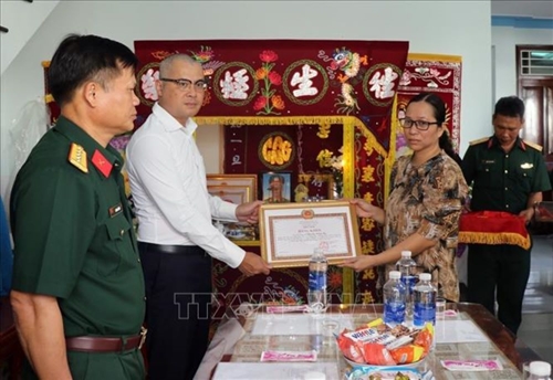Truy tặng Huân chương Dũng cảm đối với Trung tá Trương Hồng Kỳ